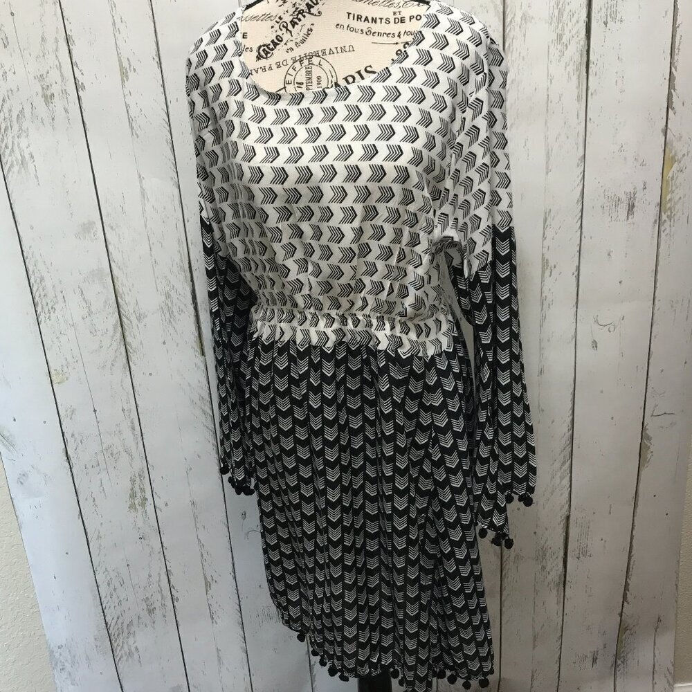 S. R. Fashion Black and white summer, beach, coverup dress. Size Large